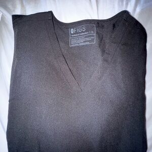 Figs Black V-Neck 3-Pocket Scrub Top